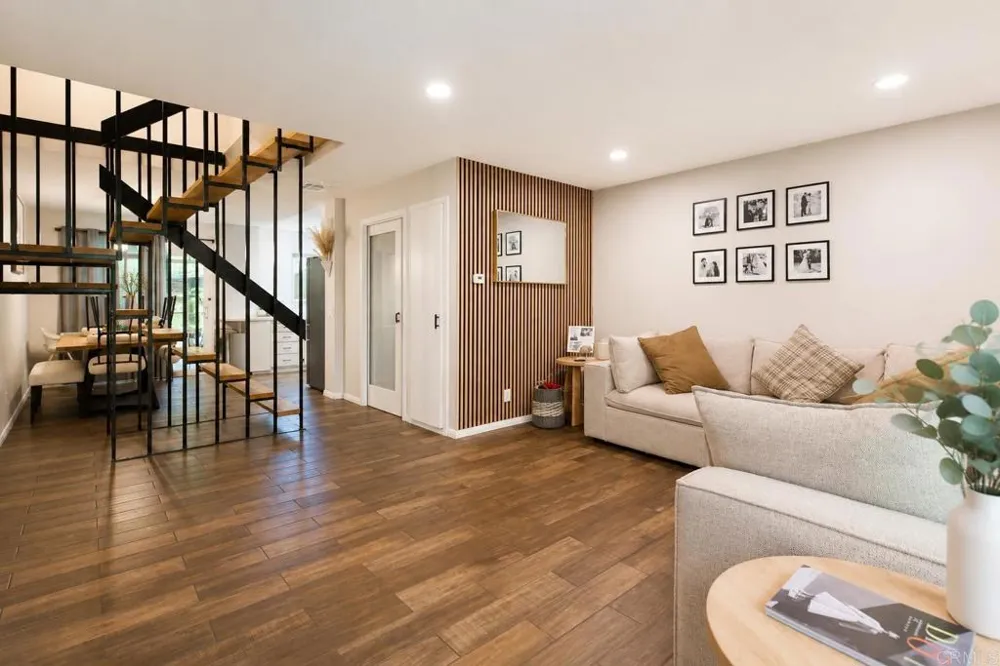 8135 Calle Fanita Santee, CA 92071