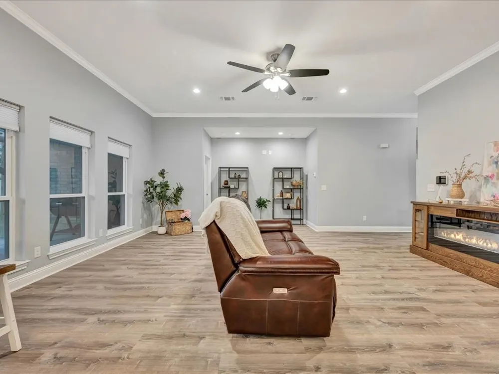 309 Saddle Brook Drive Lufkin, TX 75904