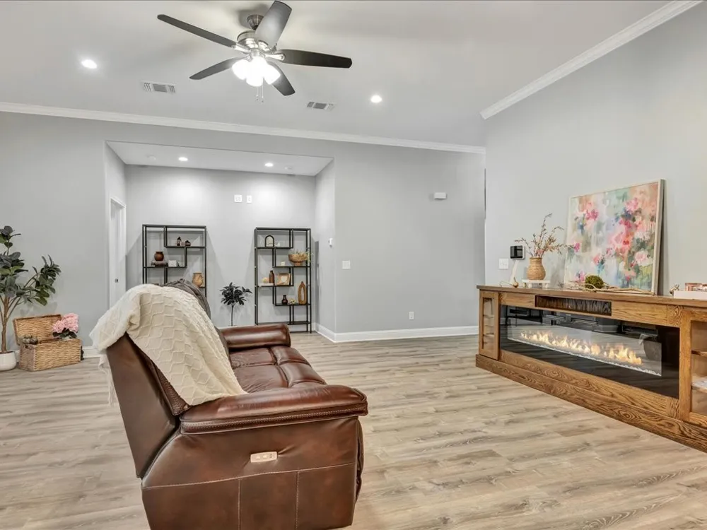309 Saddle Brook Drive Lufkin, TX 75904