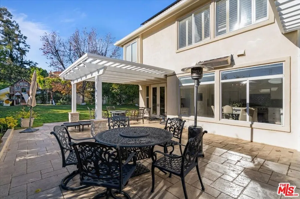 3900 Hilton Head Way Tarzana, CA 91356