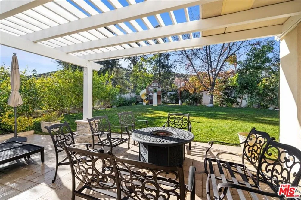 3900 Hilton Head Way Tarzana, CA 91356