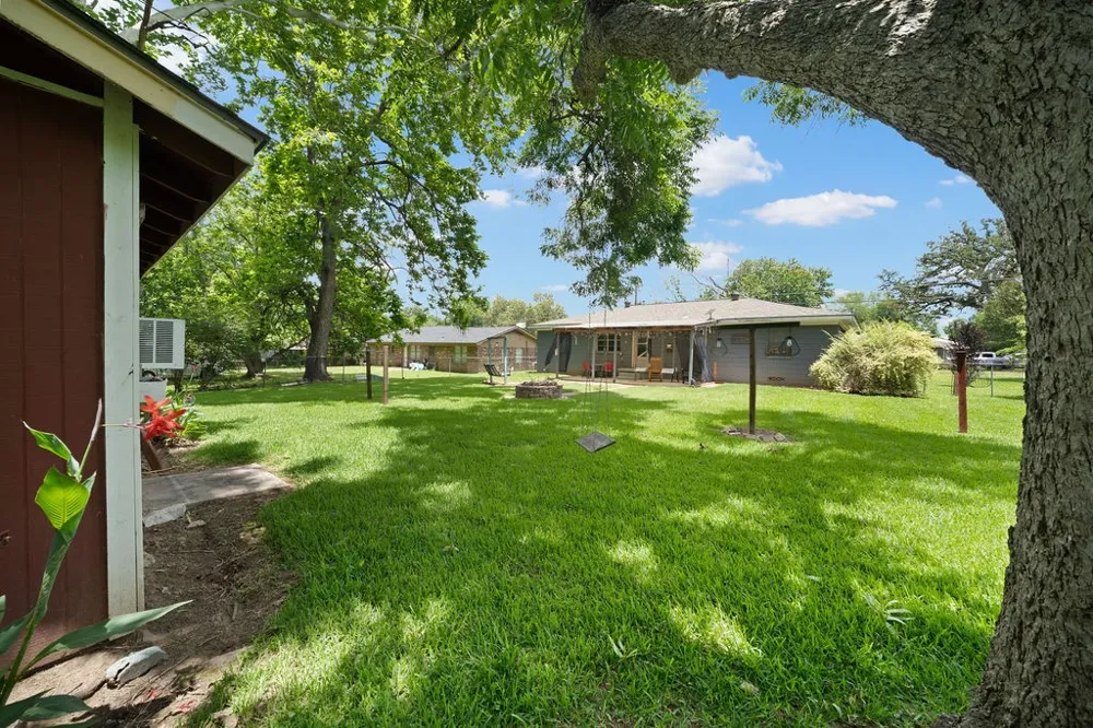 403 Ridgewood Palestine, TX 75803