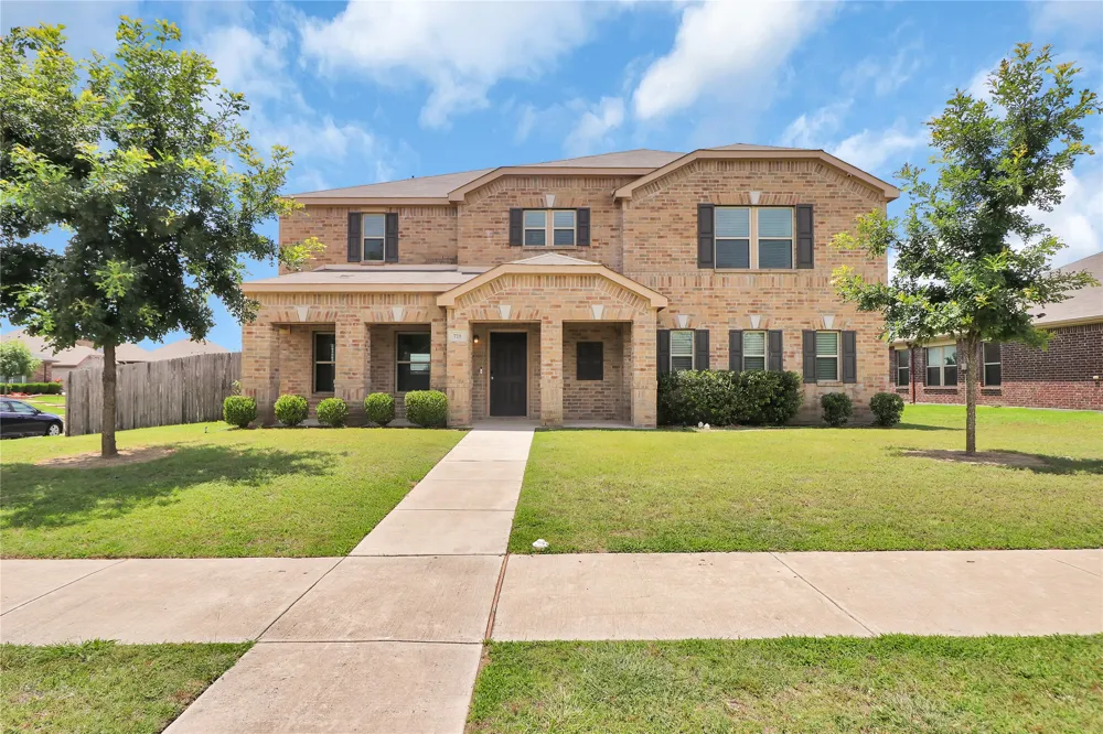 728 Snapdragon Lane DeSoto, TX 75115