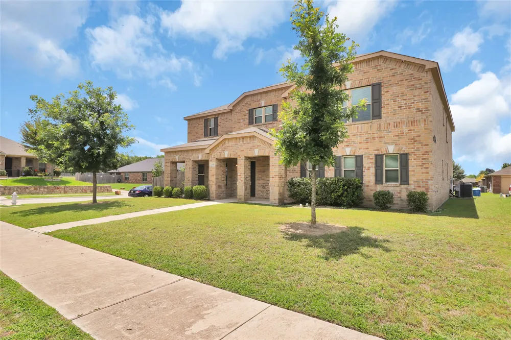 728 Snapdragon Lane DeSoto, TX 75115