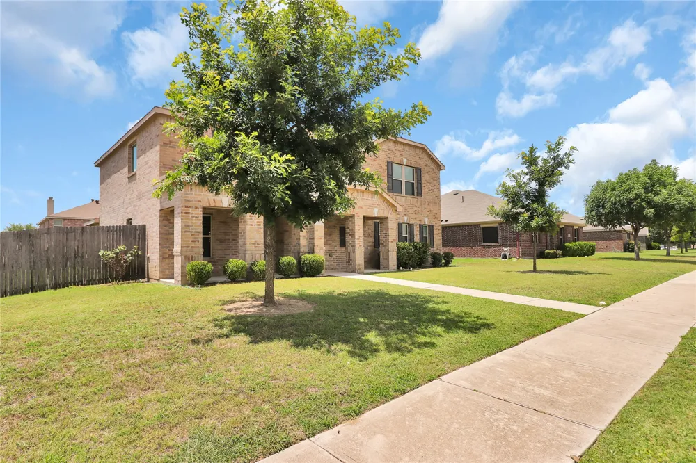 728 Snapdragon Lane DeSoto, TX 75115