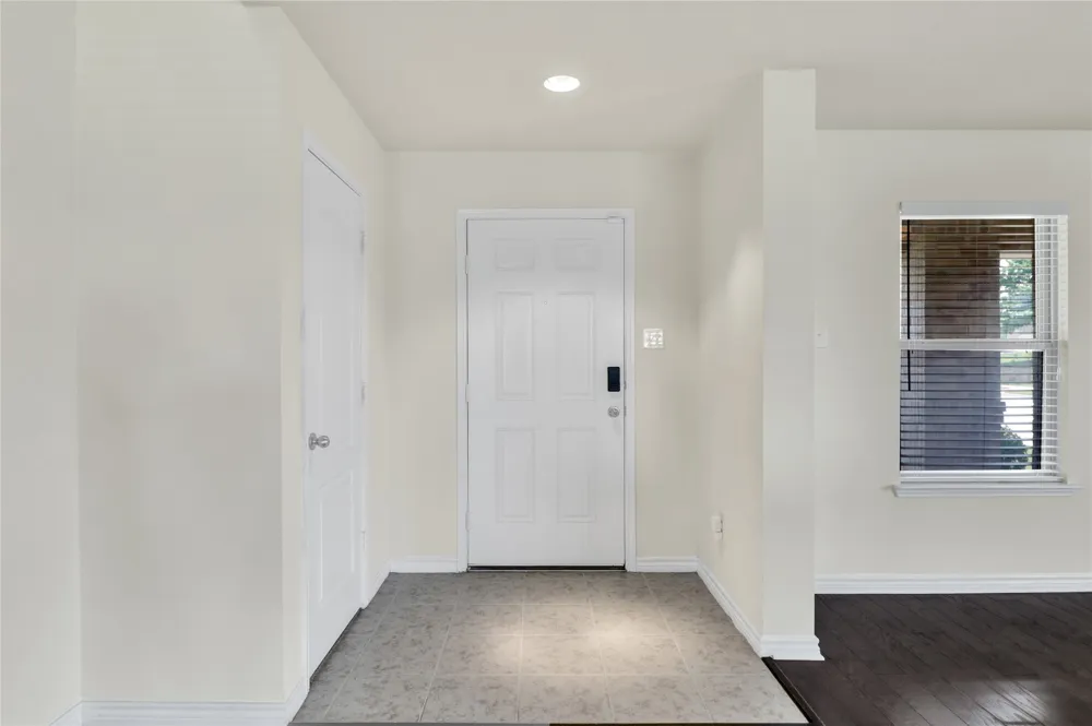 728 Snapdragon Lane DeSoto, TX 75115