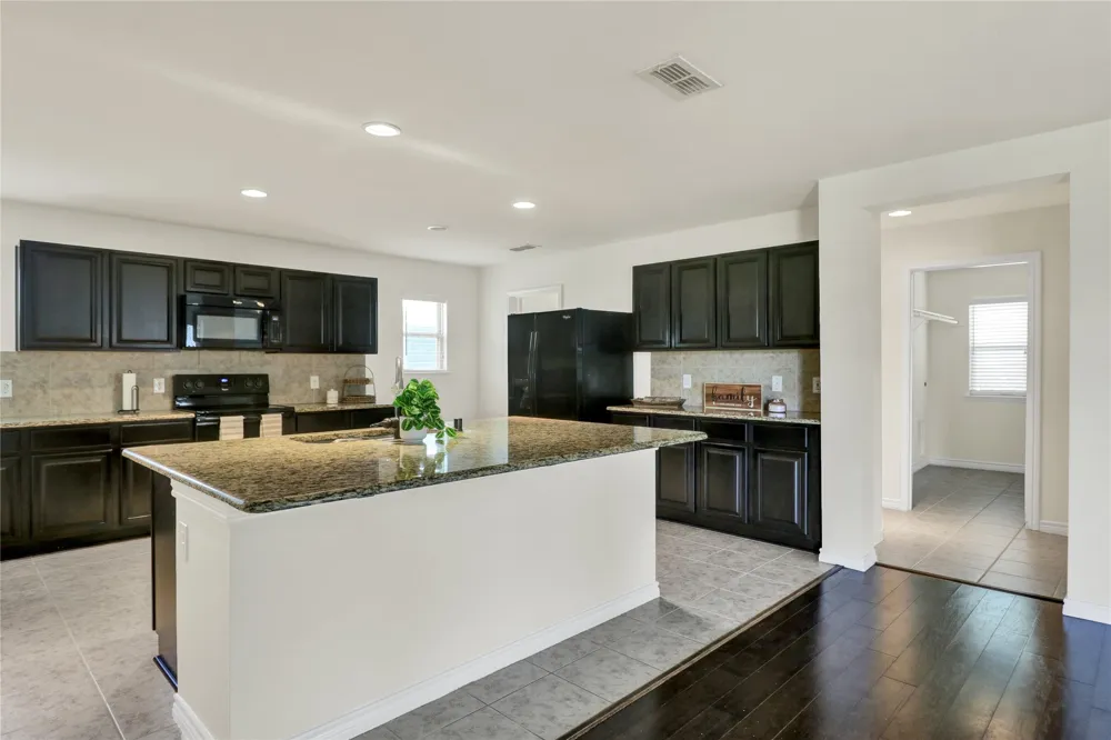 728 Snapdragon Lane DeSoto, TX 75115