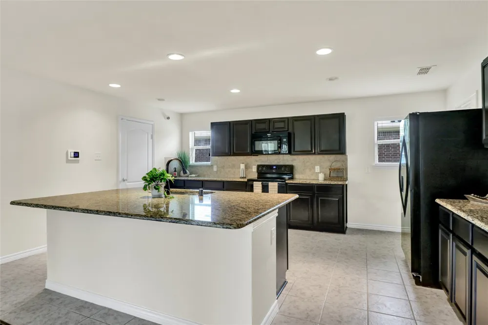 728 Snapdragon Lane DeSoto, TX 75115