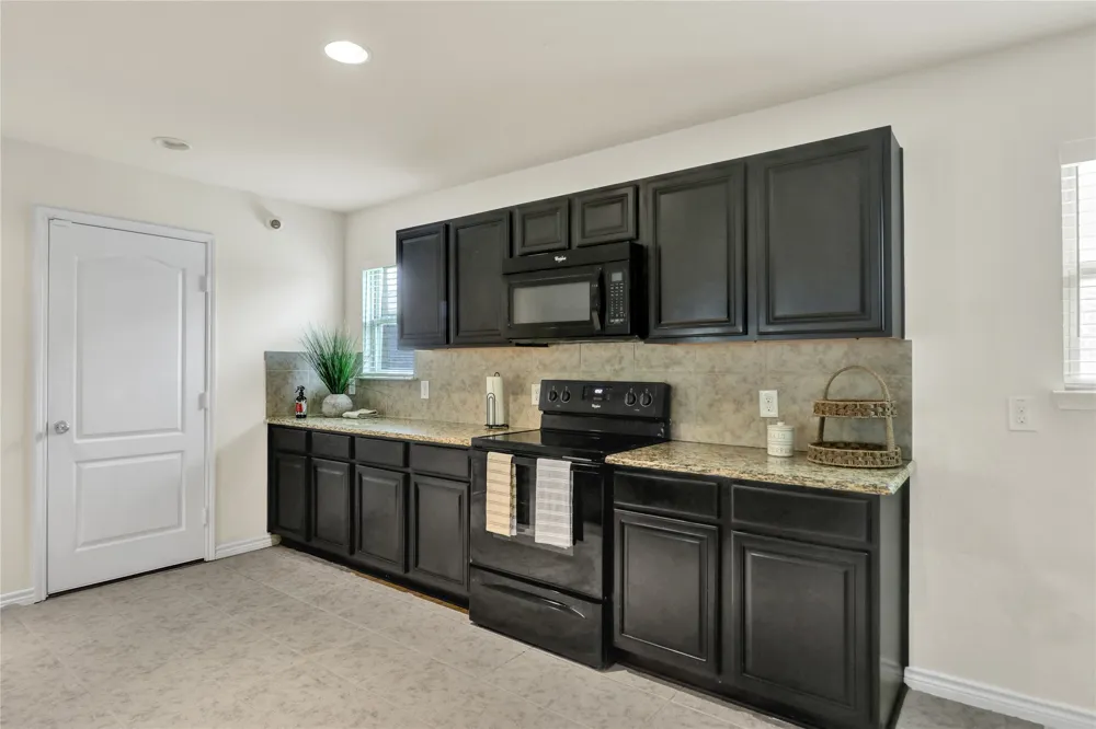 728 Snapdragon Lane DeSoto, TX 75115
