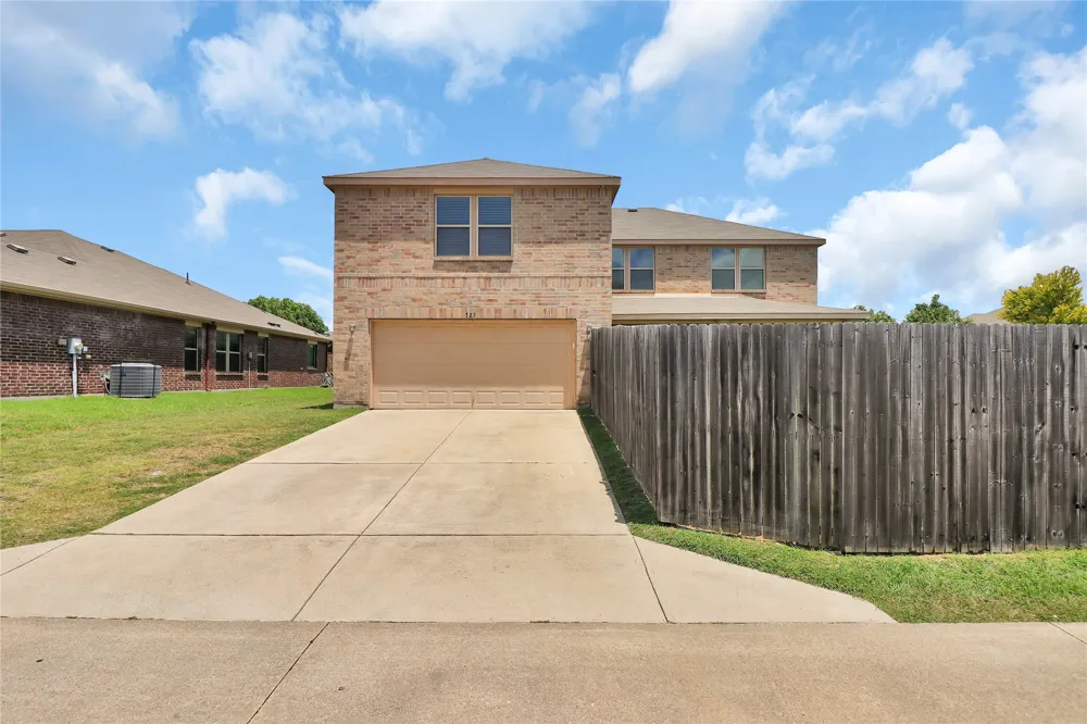 728 Snapdragon Lane DeSoto, TX 75115