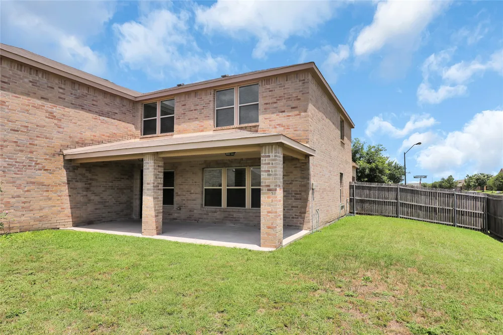 728 Snapdragon Lane DeSoto, TX 75115