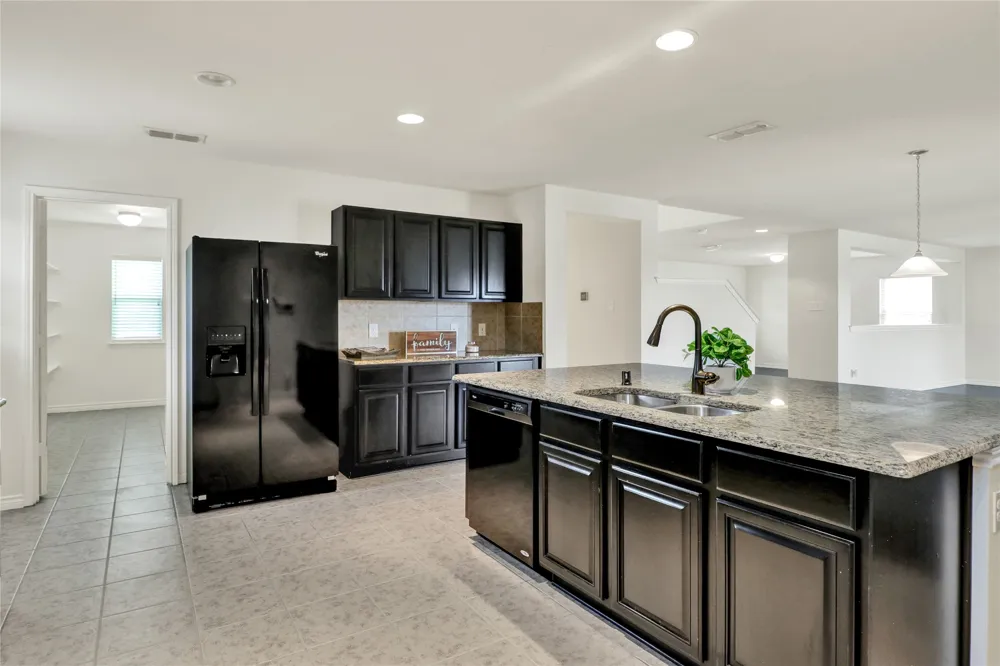 728 Snapdragon Lane DeSoto, TX 75115