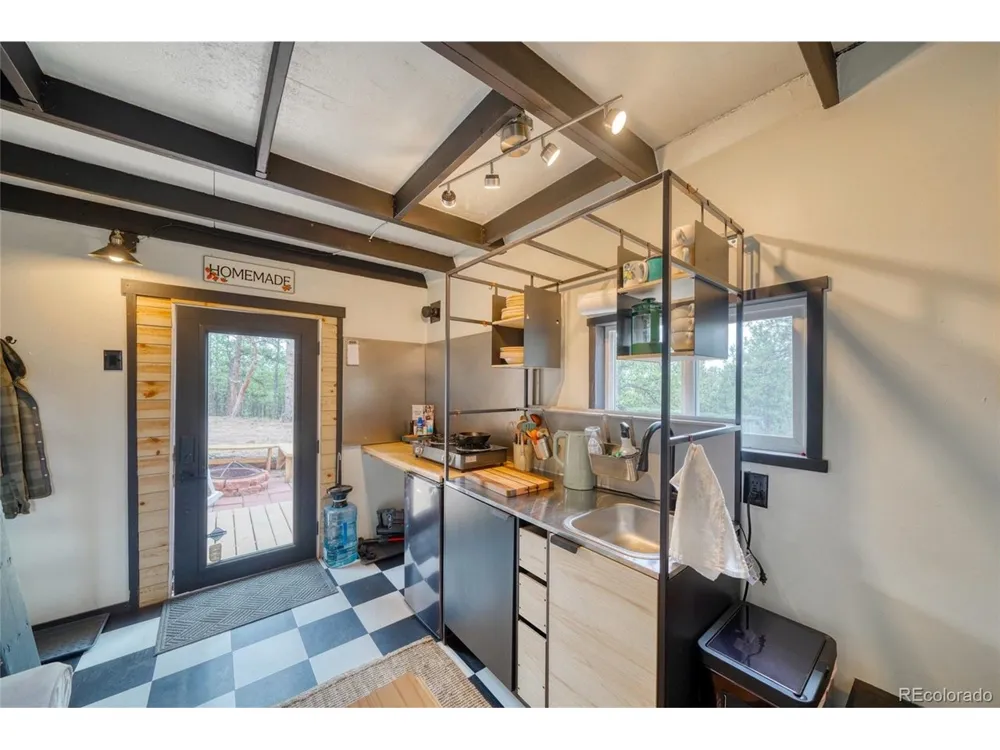 2927 Pathfinder Road Florissant, CO 80816