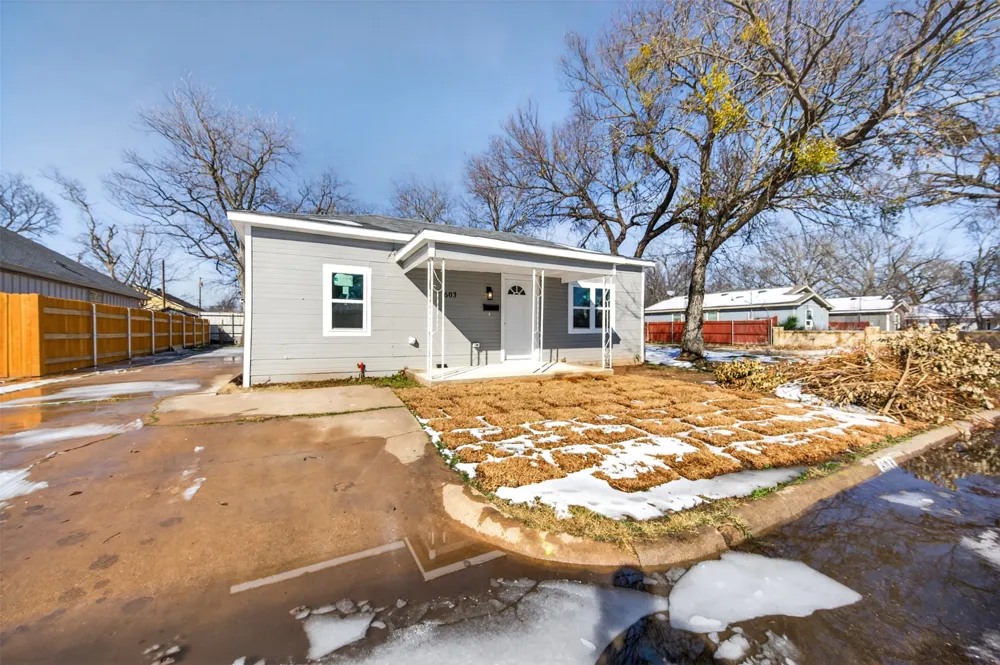 603 E Willingham Street Cleburne, TX 76031
