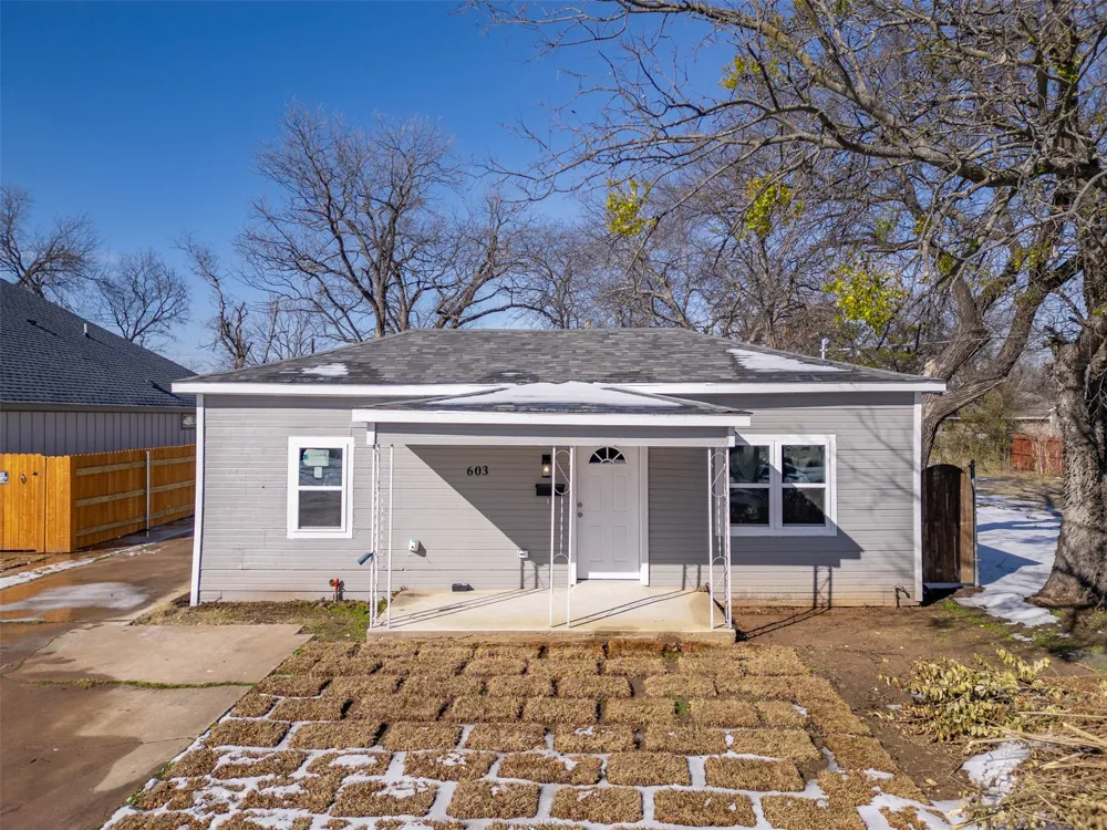 603 E Willingham Street Cleburne, TX 76031