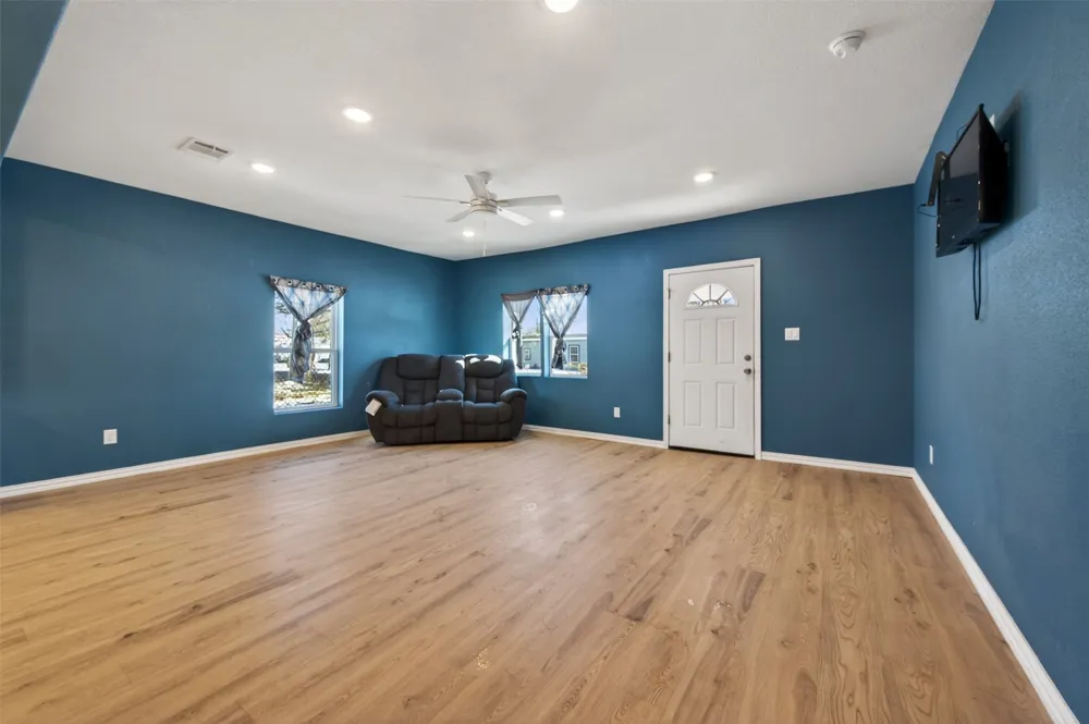 603 E Willingham Street Cleburne, TX 76031