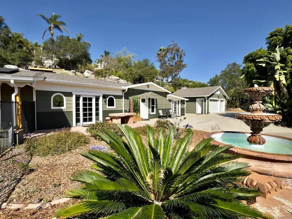 1418 York Dr Vista, CA 92084