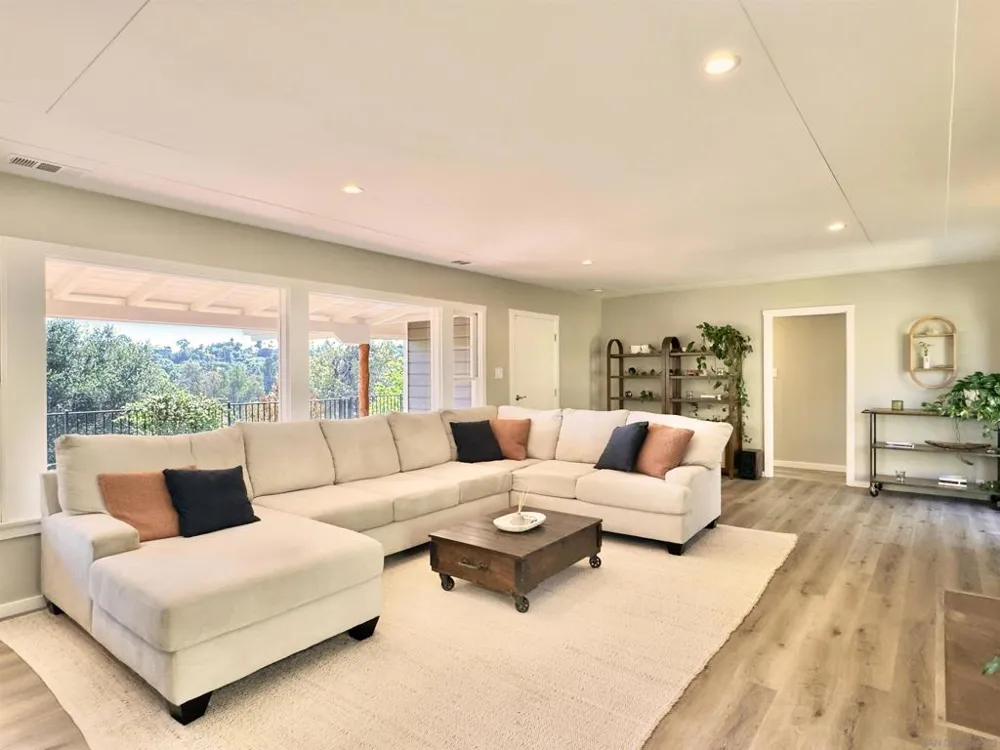1418 York Dr Vista, CA 92084