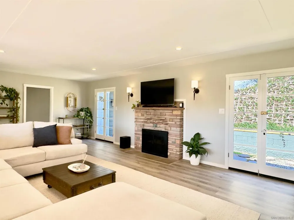 1418 York Dr Vista, CA 92084