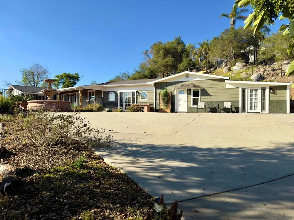 1418 York Dr Vista, CA 92084