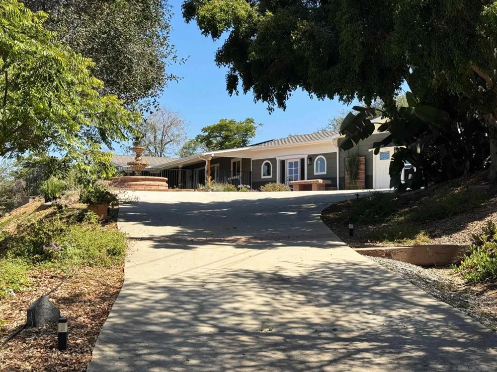 1418 York Dr Vista, CA 92084