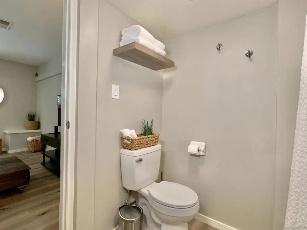 1418 York Dr Vista, CA 92084