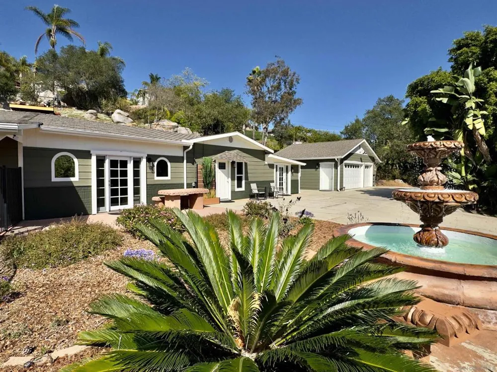 1418 York Dr Vista, CA 92084