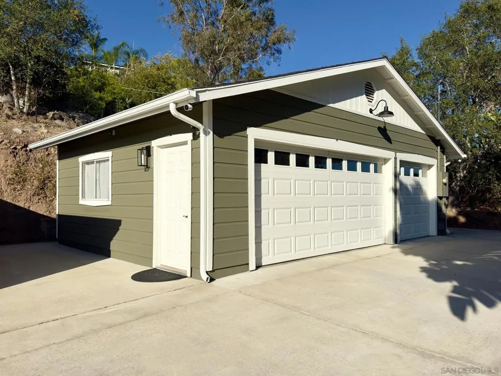 1418 York Dr Vista, CA 92084