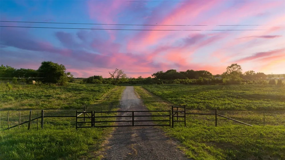 4864 S Hwy 77 Highway Lorena, TX 76655