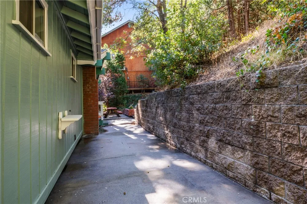 380 S Dart Canyon Crestline, CA 92325