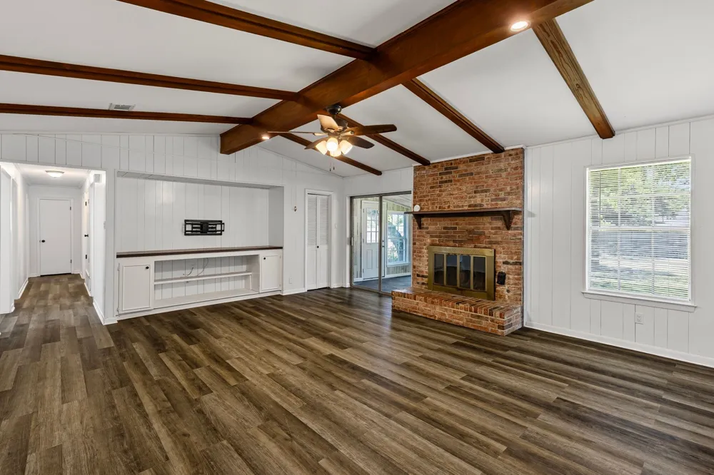 148 Royal Lane Commerce, TX 75428