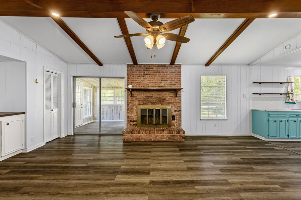 148 Royal Lane Commerce, TX 75428