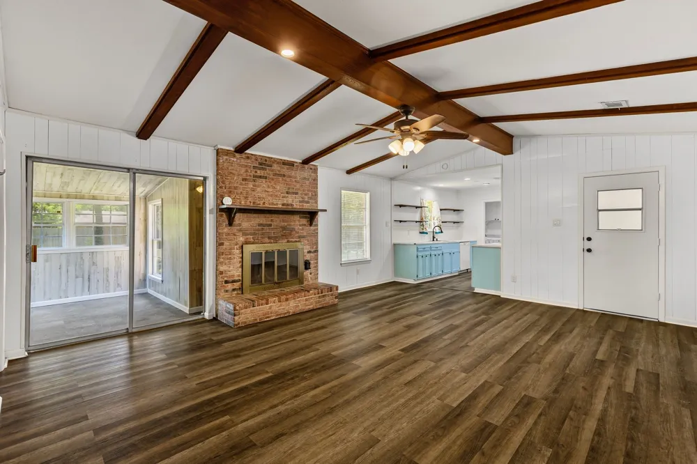 148 Royal Lane Commerce, TX 75428