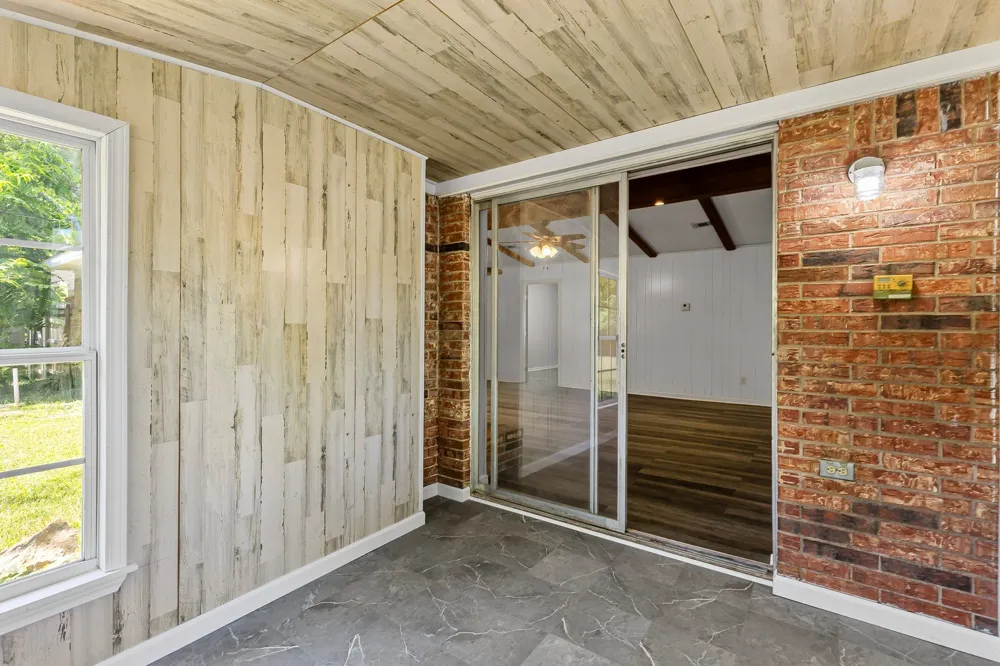 148 Royal Lane Commerce, TX 75428