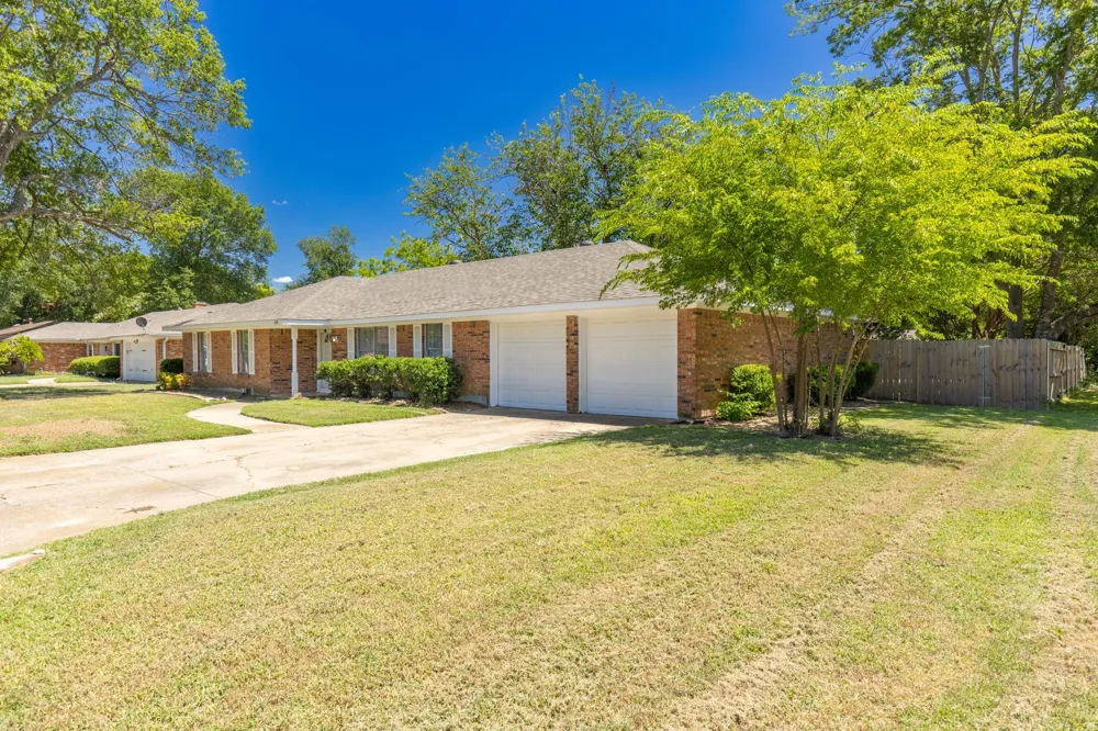 148 Royal Lane Commerce, TX 75428