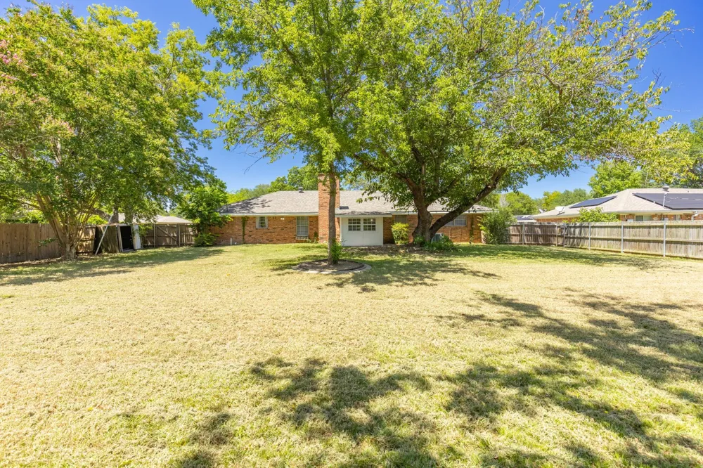 148 Royal Lane Commerce, TX 75428