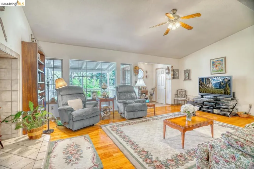 13163 Jackson Mill Dr Groveland, CA 95321