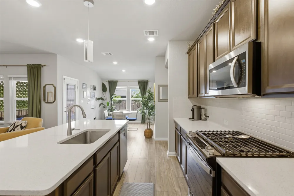 144 El Capitan Loop Dripping Springs, TX 78620