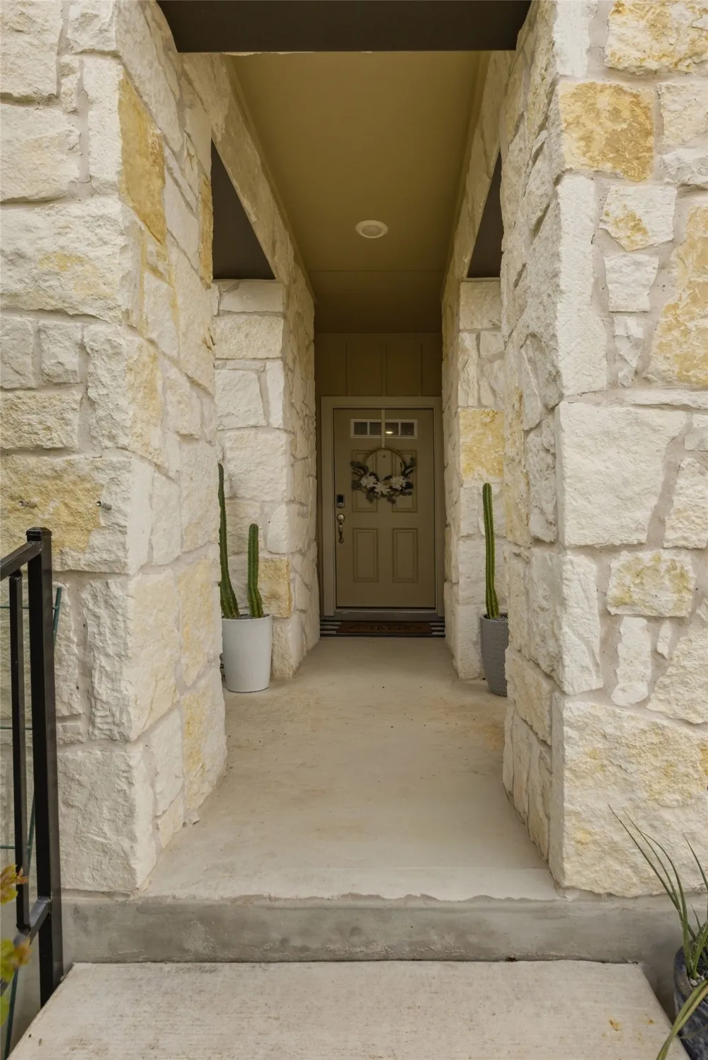 144 El Capitan Loop Dripping Springs, TX 78620