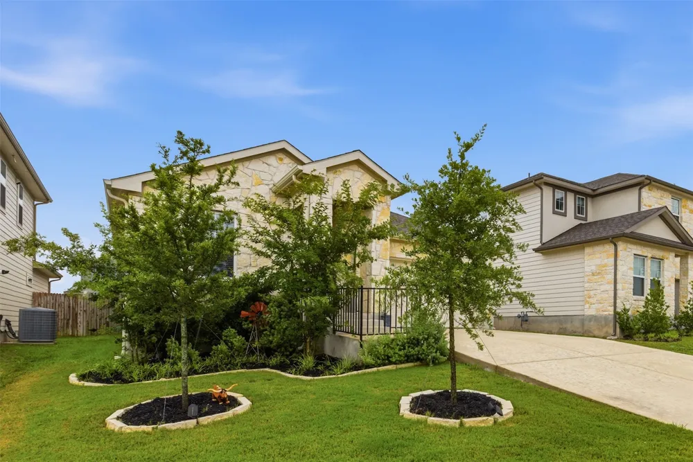 144 El Capitan Loop Dripping Springs, TX 78620