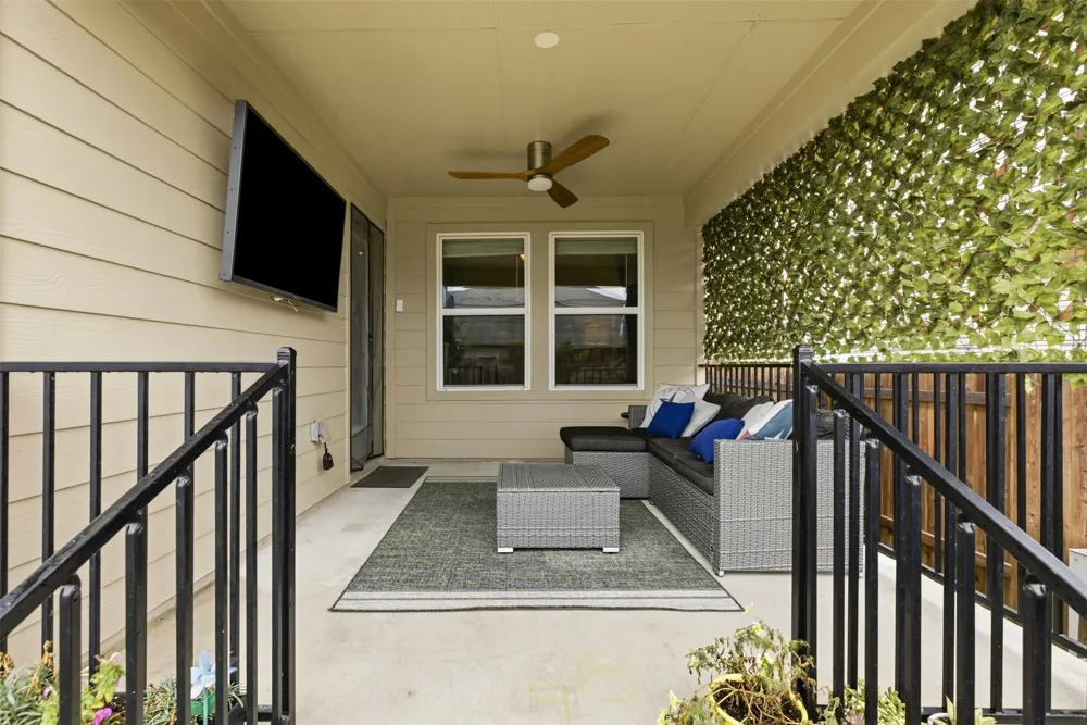 144 El Capitan Loop Dripping Springs, TX 78620