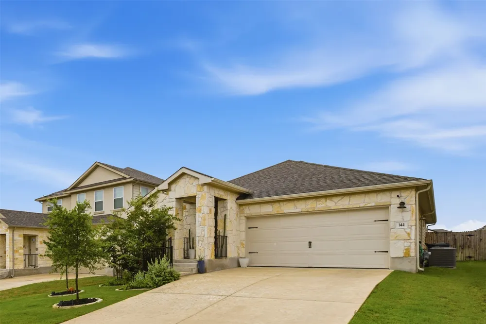 144 El Capitan Loop Dripping Springs, TX 78620