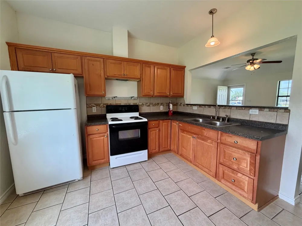 2148 County Road 654 Street Brazoria, TX 77422