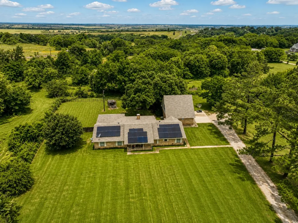 710 S Main Street Tehuacana, TX 76686