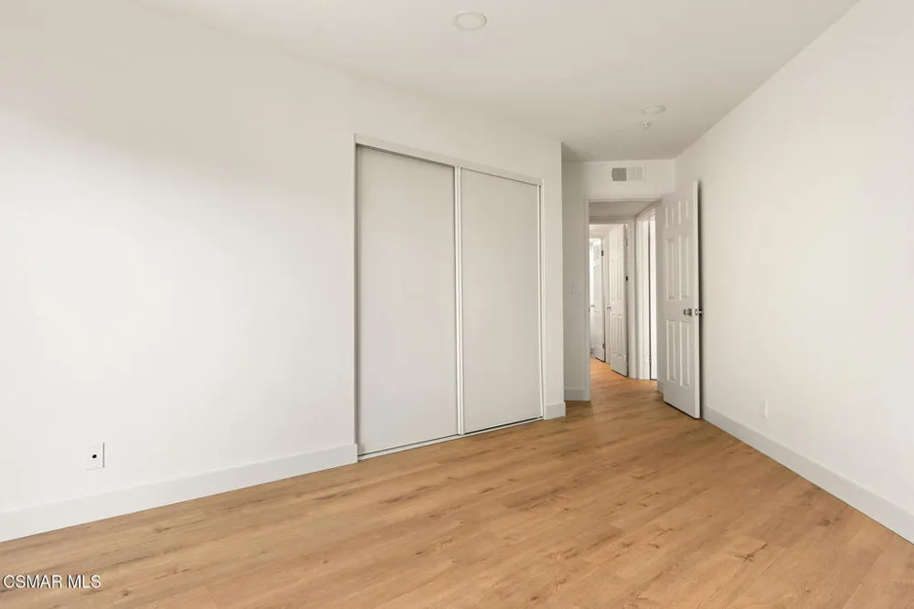 697 Sutton Crest Trail #Tl210 Oak Park, CA 91377