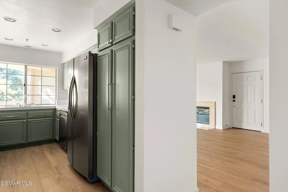 697 Sutton Crest Trail #Tl210 Oak Park, CA 91377