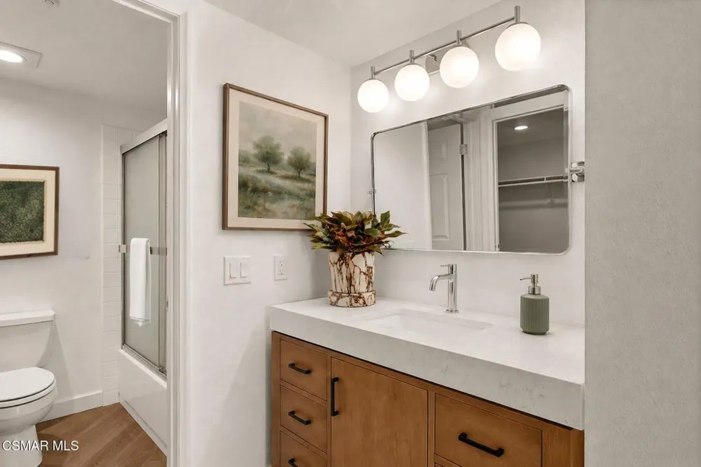 697 Sutton Crest Trail #Tl210 Oak Park, CA 91377