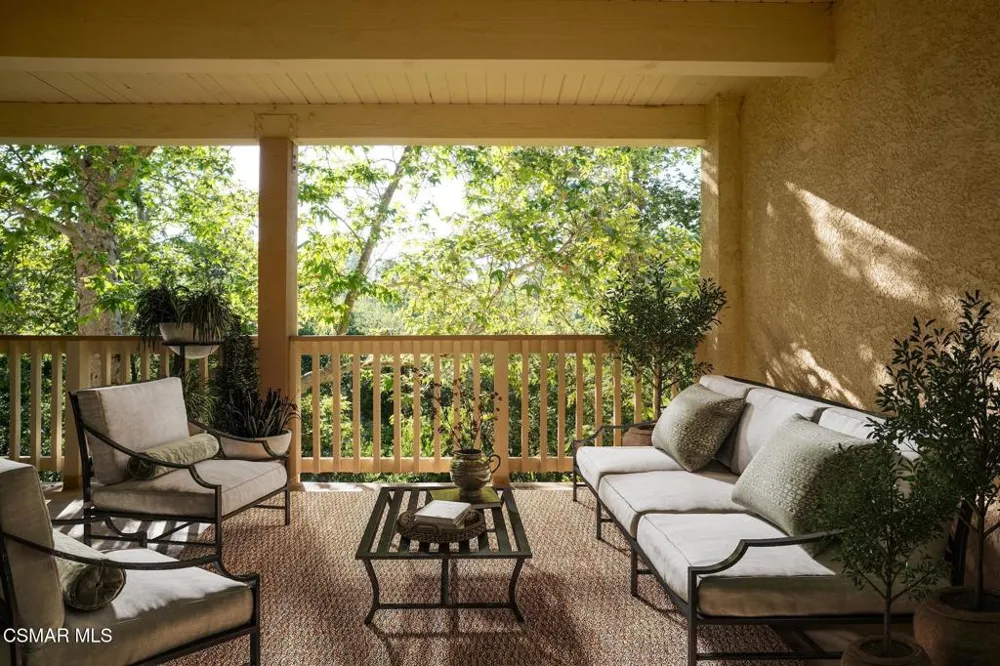 697 Sutton Crest Trail #Tl210 Oak Park, CA 91377