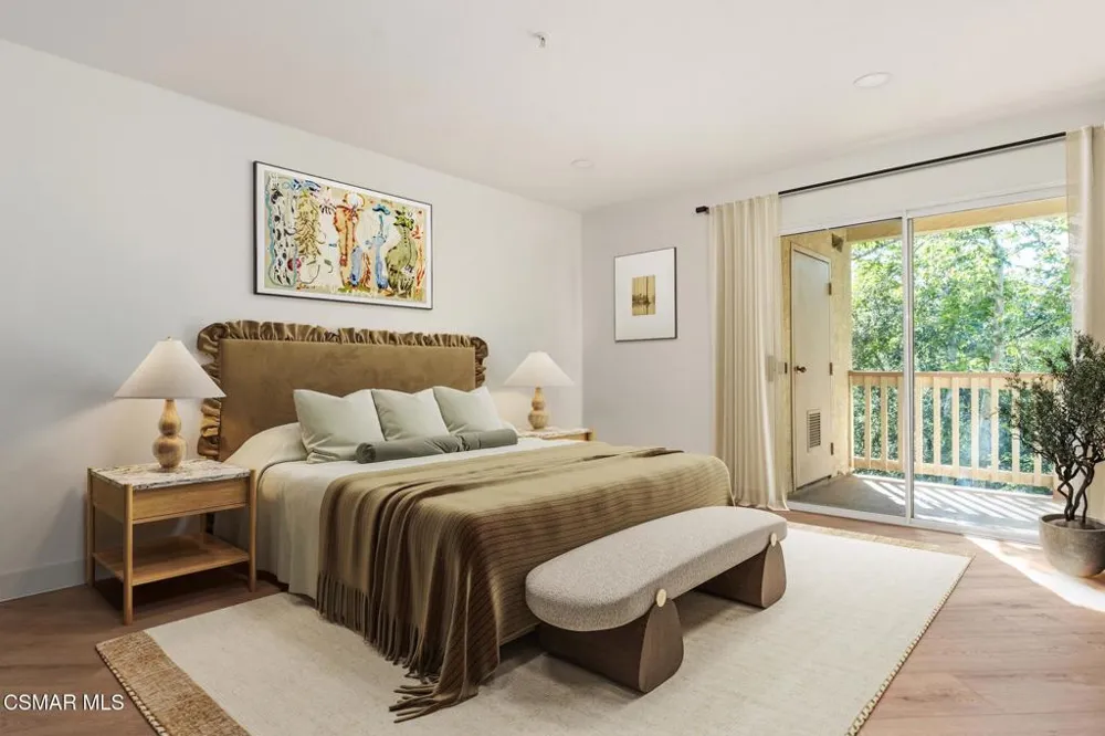 697 Sutton Crest Trail #Tl210 Oak Park, CA 91377