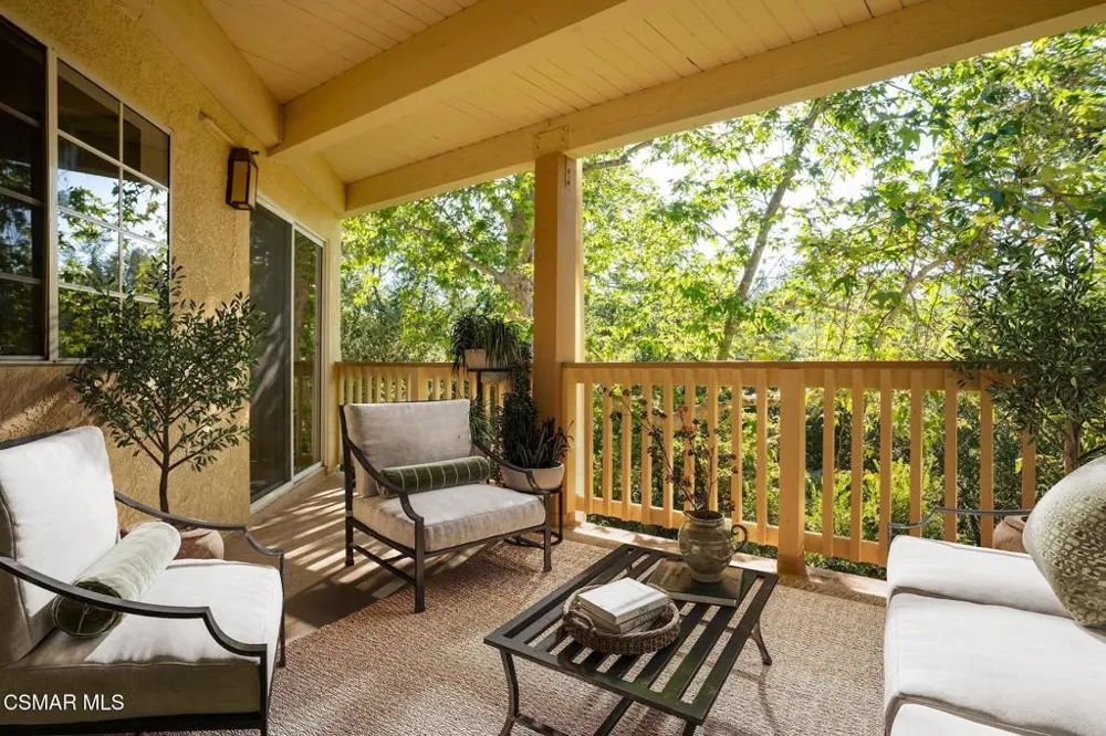 697 Sutton Crest Trail #Tl210 Oak Park, CA 91377